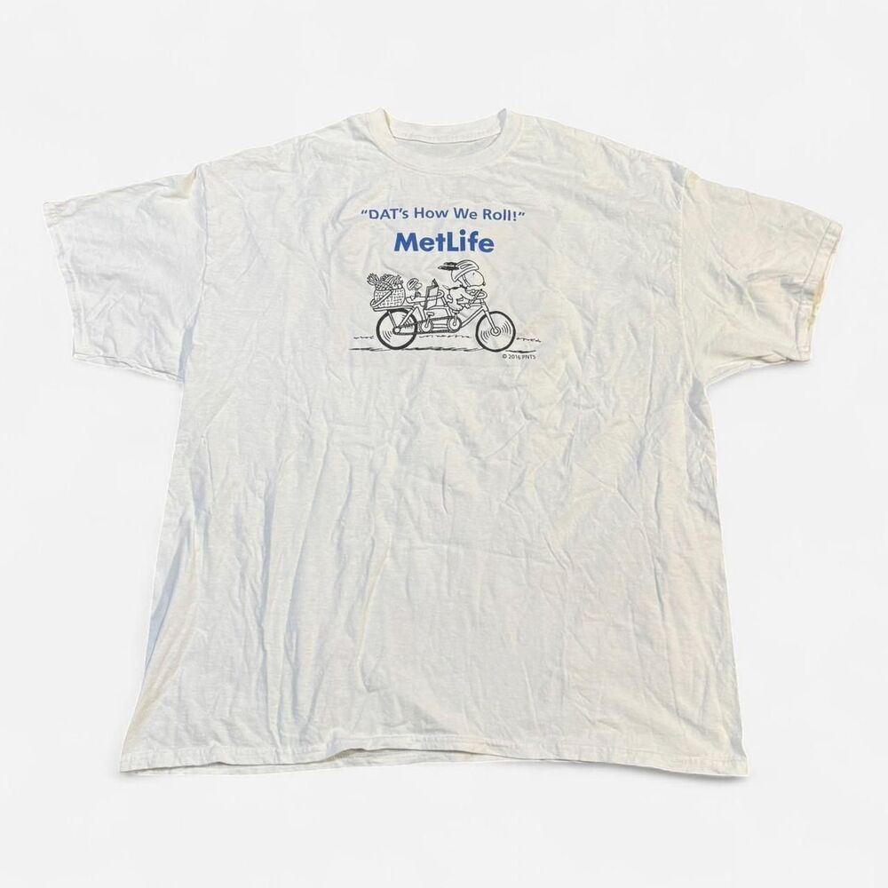 Peanuts Snoopy MetLife white width 25in & length 27in graphic T shirt